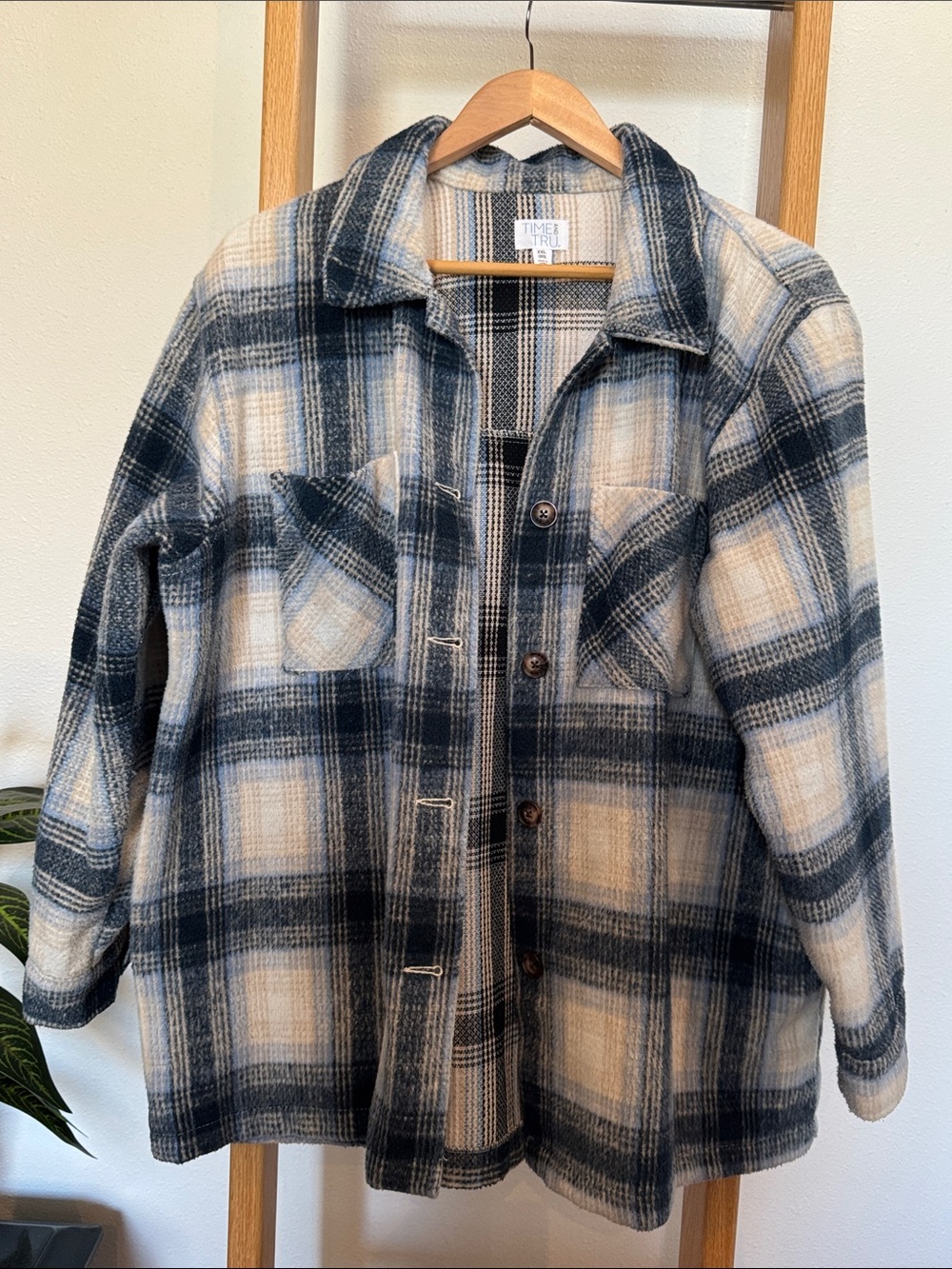 EUC Time and Tru (20) women’s heavy poly/wool blend flannel like Plaid Jacket